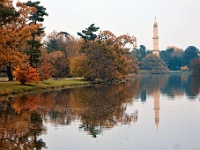 Zámek Lednice - podzimní zámecký park s Minaretem...